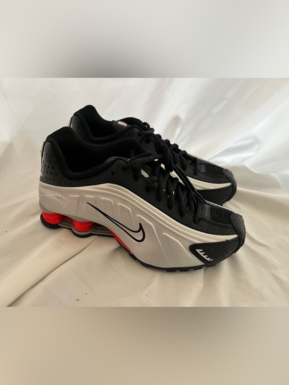 Nike Shox R4 Black Max Red Silver 5y or 6.5w
